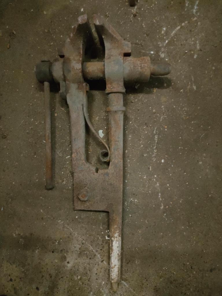 Bankschroef, zware uitvoering. +/- H 80 cm, Enlèvement, Utilisé