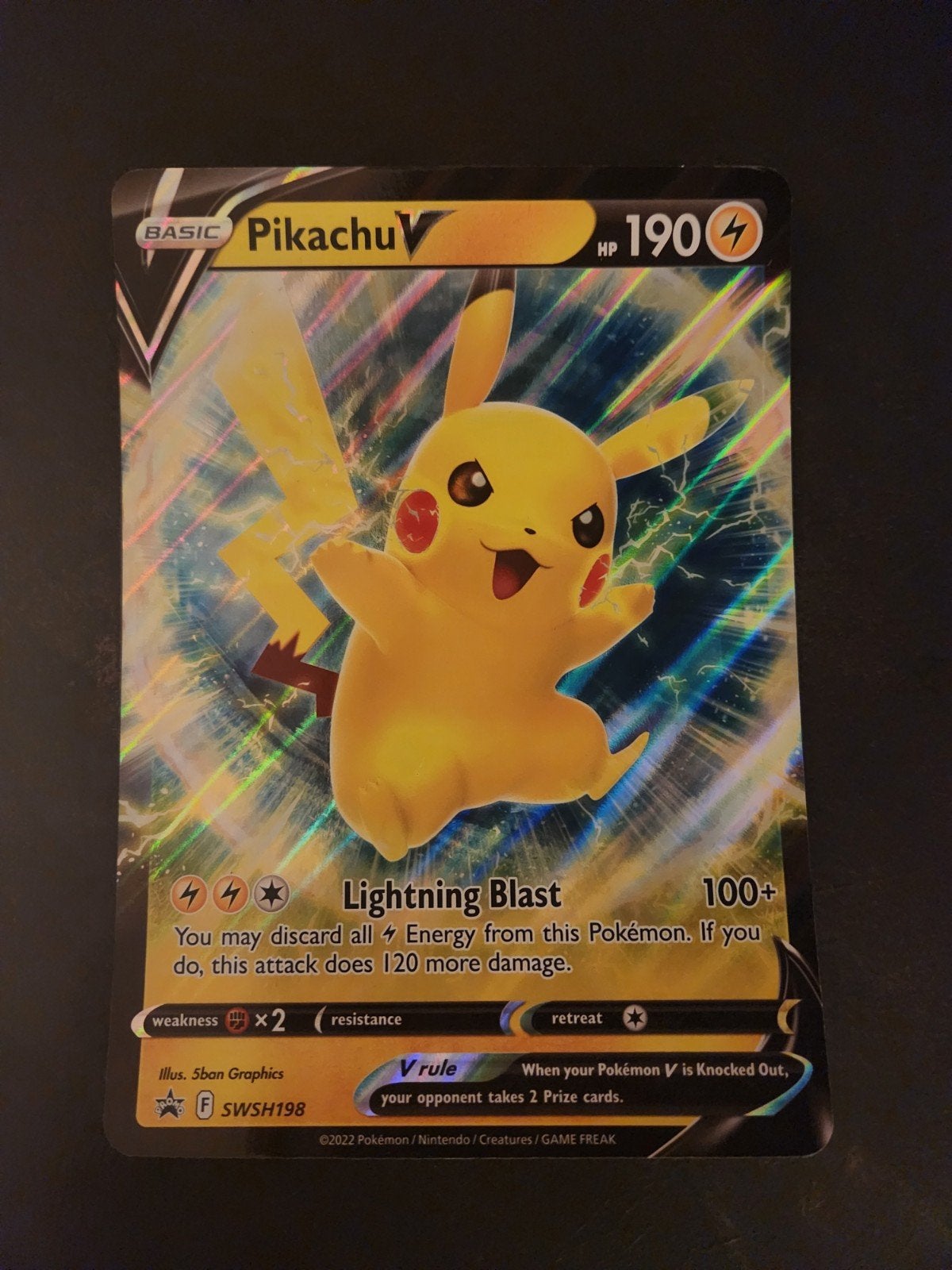 Grande carte Pokémon — Pikachu V — 190 CV — Pokém holographi, Enlèvement ou Envoi, Comme neuf, Cartes en vrac, Foil