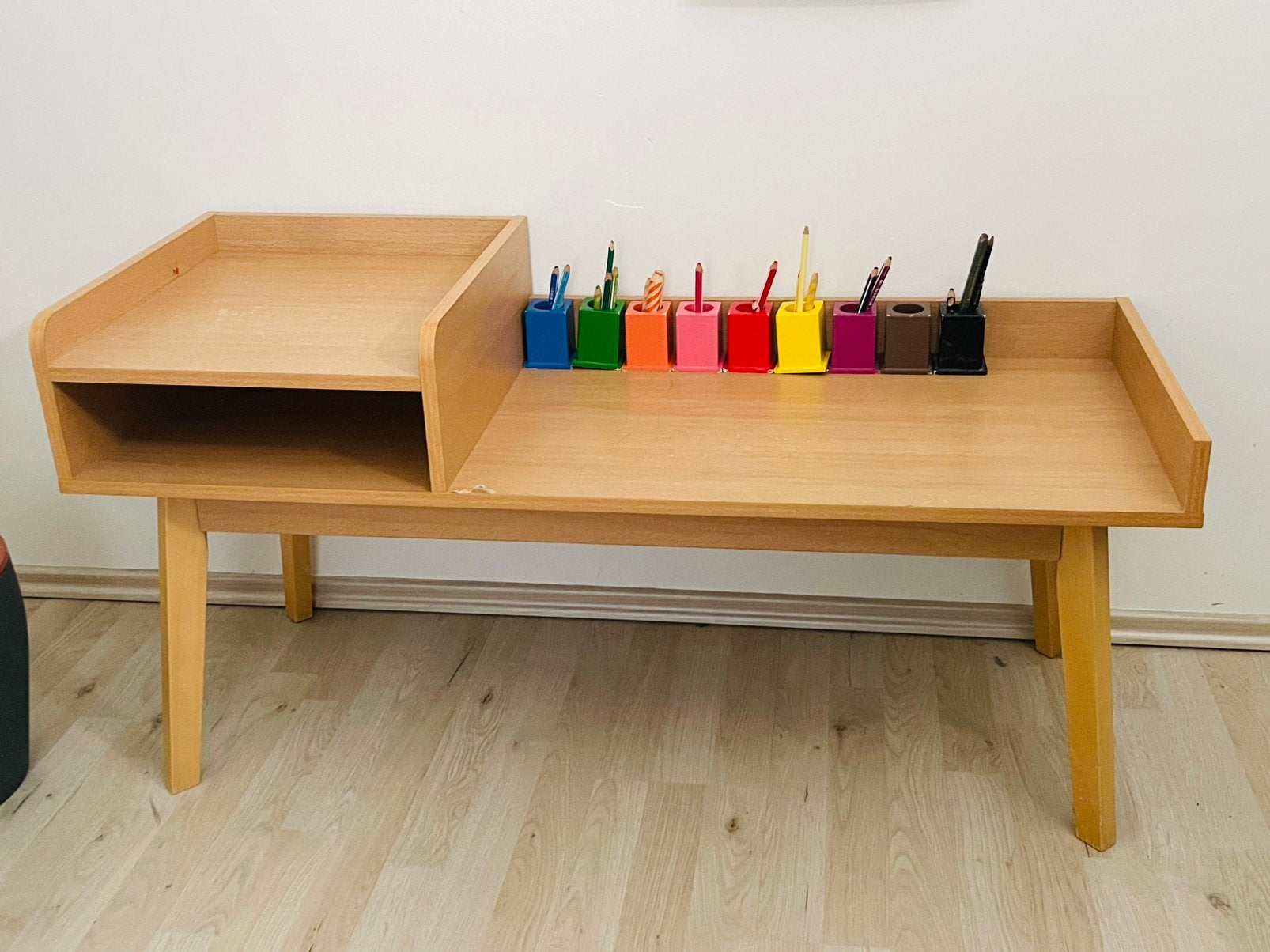 Kinderbureau / kleutertafel/ montessori bureau, Enfants & Bébés, Enlèvement, Utilisé