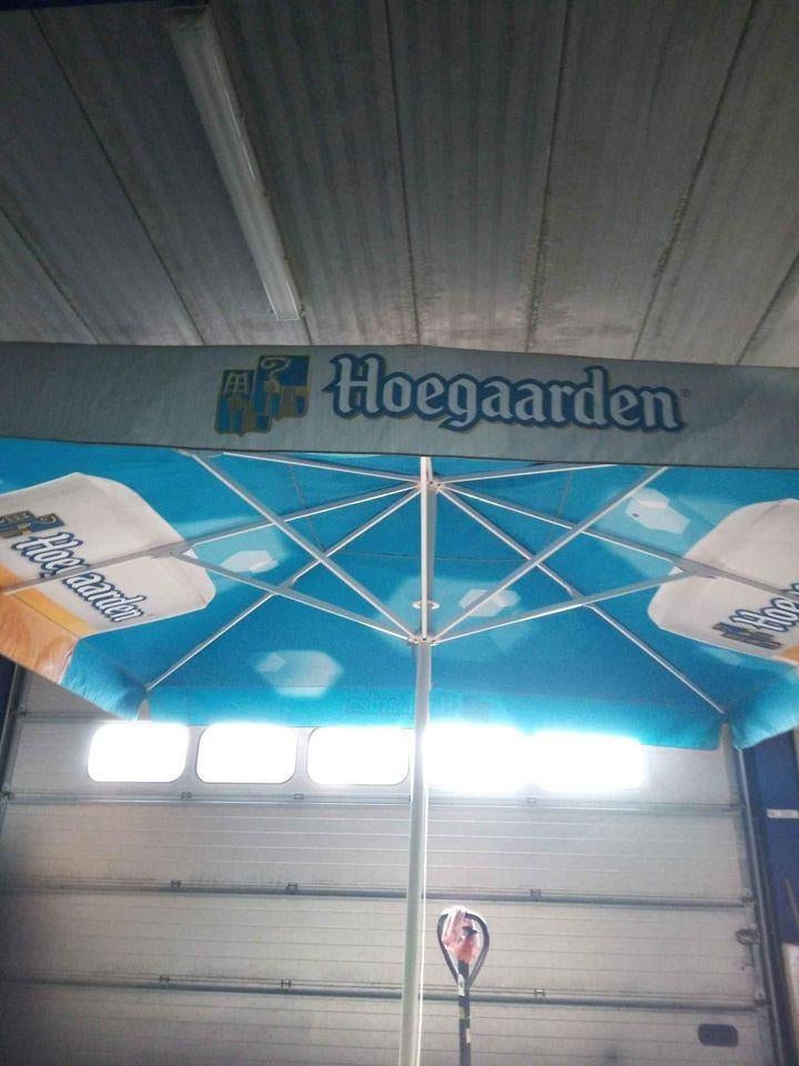stevige horeca parasol 4x4m. Hoegaarden met voet, Ophalen, Gebruikt