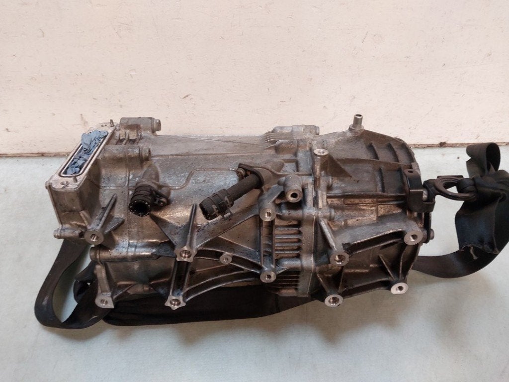 ELECTROMOTOR Porsche Taycan (Y1A) (01-2019/12-2023), Gebruikt, Porsche Deutschland GmbH, Porscheplatz 1
70435  Stuttgart, DE, Porsche