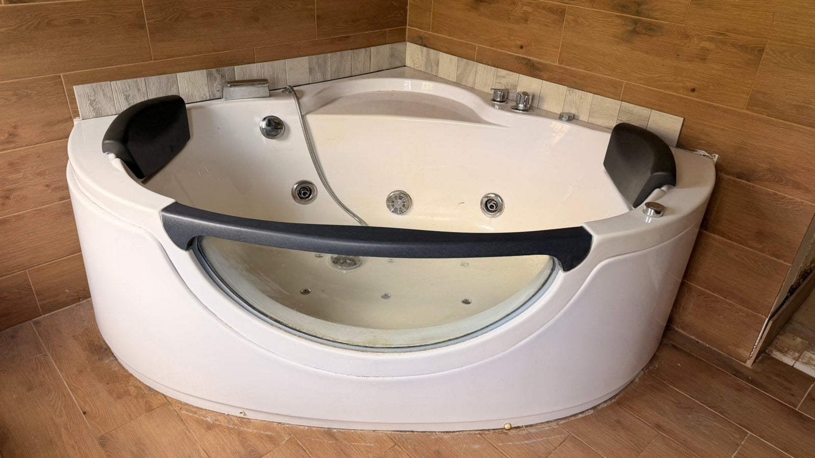 GRATIS - bubbelbad, Huis en Inrichting, Badkamer | Badkamermeubels, Ophalen, Gebruikt, 100 tot 150 cm, Overige typen