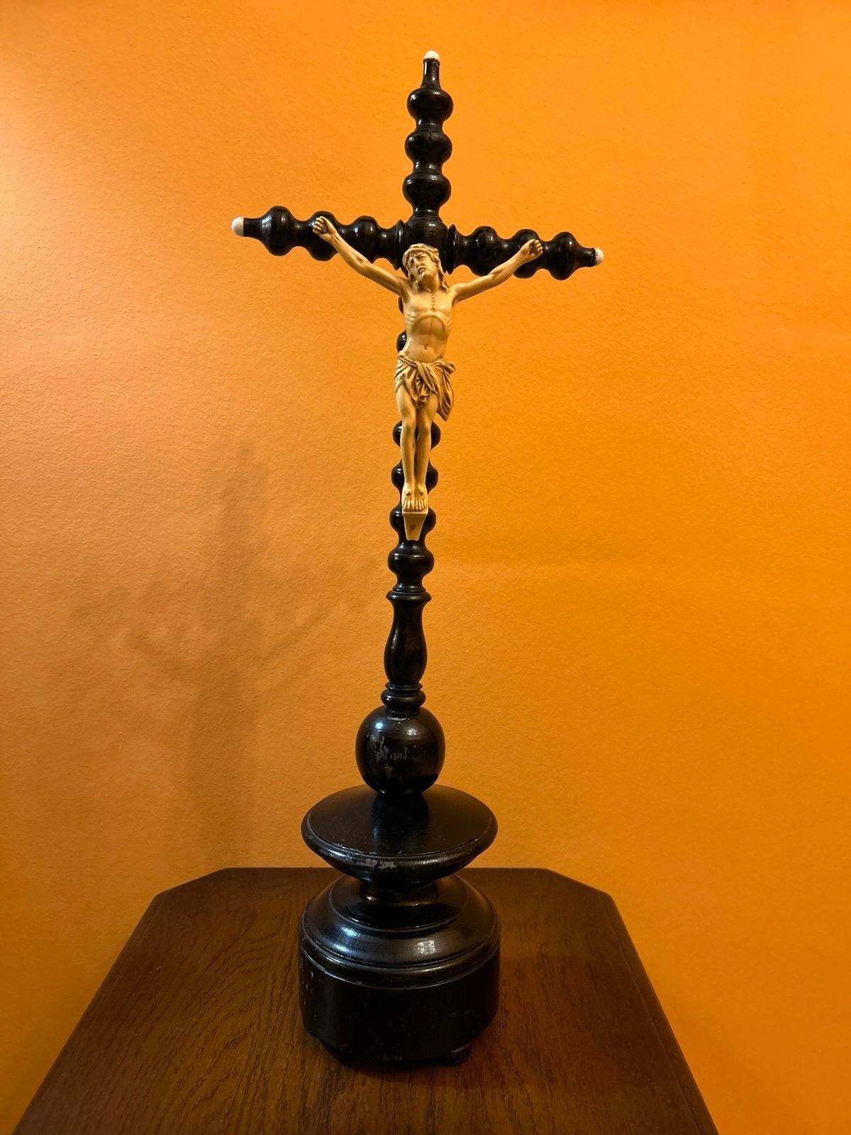 Grand crucifix de table ancien vers 1900 – Bois tourné, Antiquités & Art, Antiquités | Objets religieux, Enlèvement