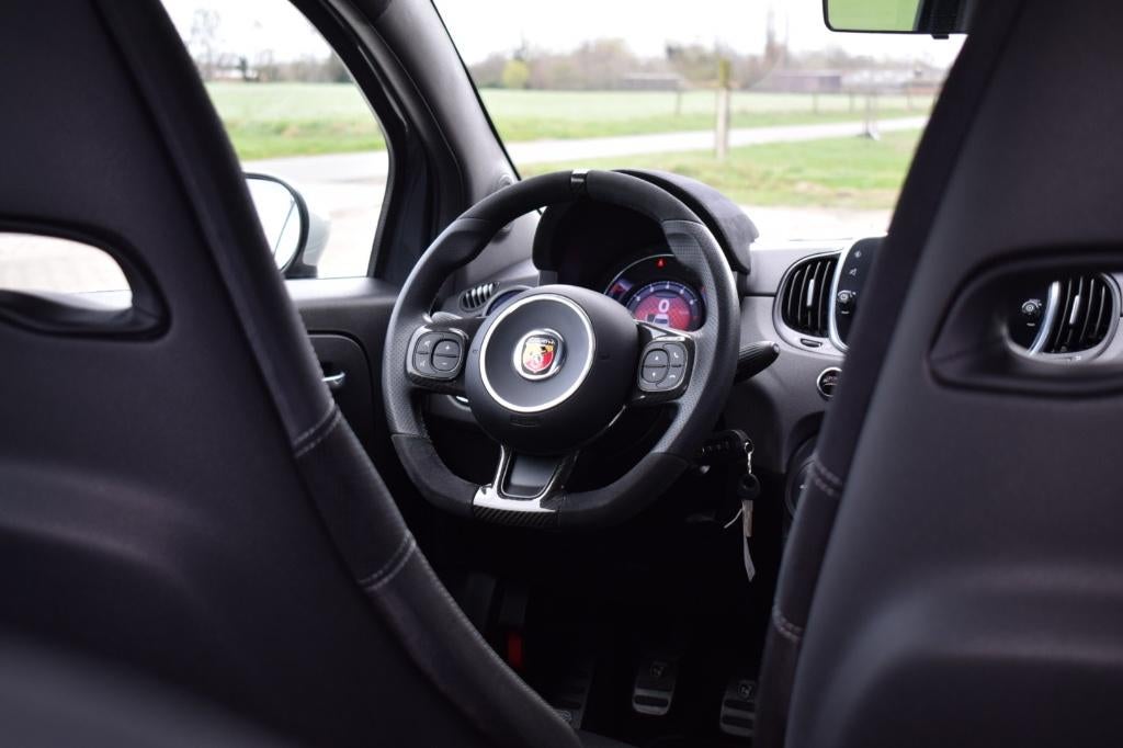 Abarth 595 1.4T ESSEESSE 70TH, Akrapovic/Sabelt/Navi/PDC, Auto's, Voorwielaandrijving, 4 zetels, 4 cilinders, Navigatiesysteem