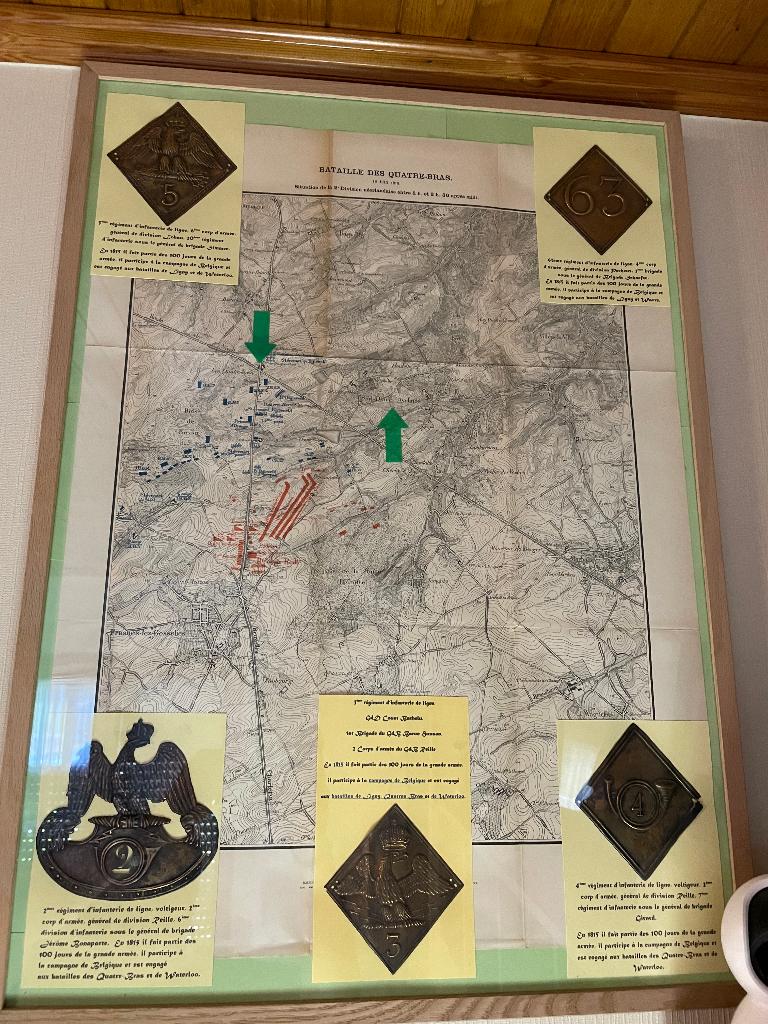 Rarissime carte des Quatre Bras 1815 avec plaques Shako, Enlèvement ou Envoi, Armée de terre, Emblème ou Badge