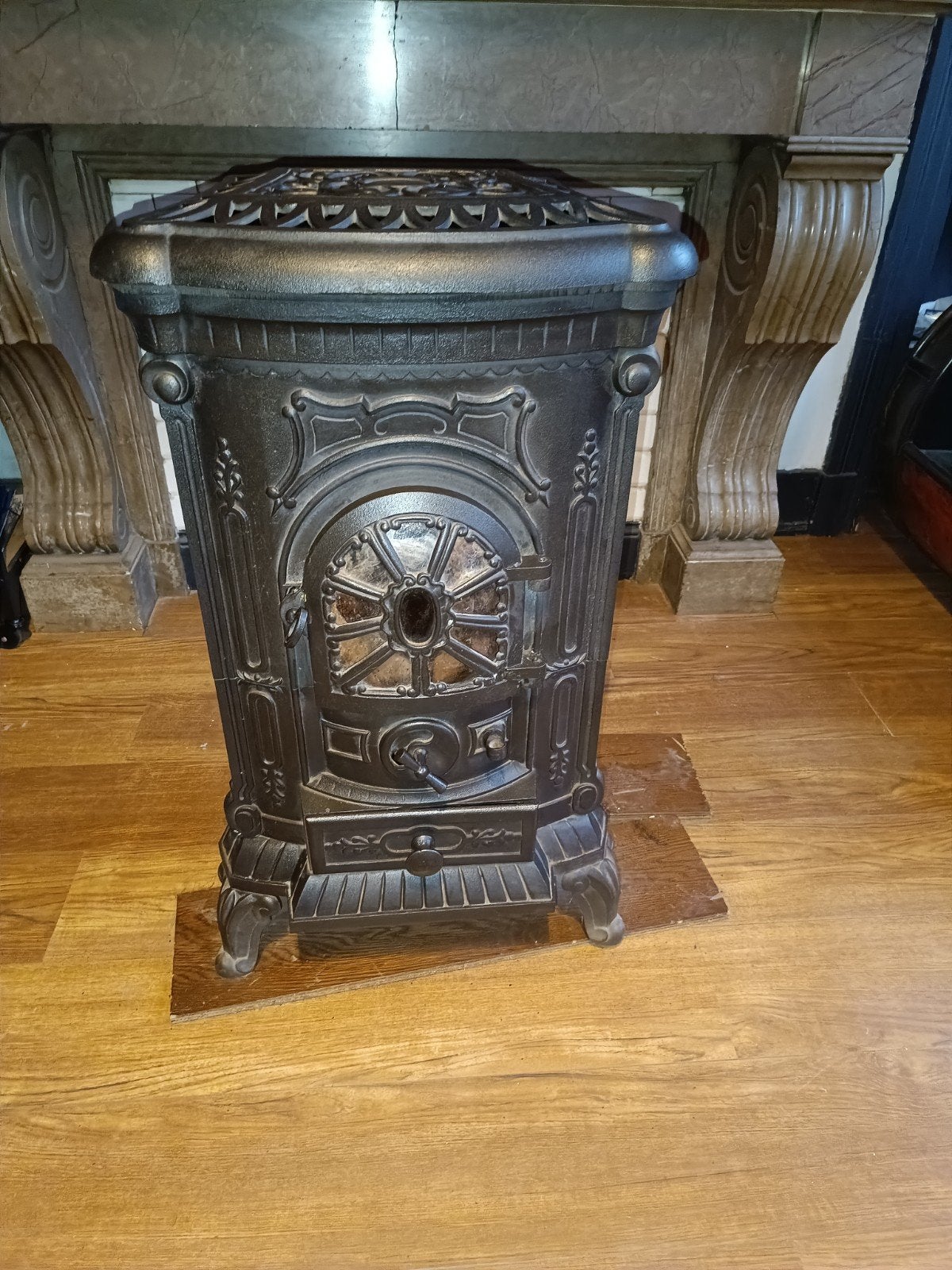 Poêle à bois et charbon en fonte, style ancien, grille neuve, Maison & Meubles, Enlèvement, Bois, Poêle à bois