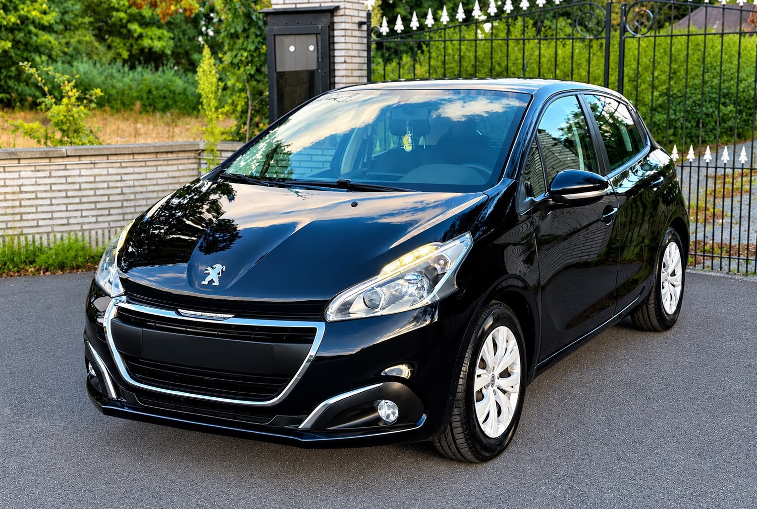 Peugeot 208 1.2i benzine AUTOMAAT, Auto's, Dealer onderhouden, Euro 6, 1198 cc, Particulier
