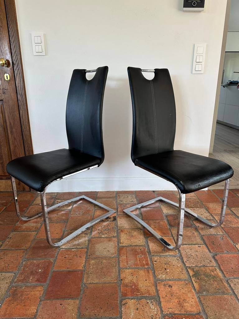 GRATIS - 2 eetkamerstoelen, Huis en Inrichting, Stoelen, Ophalen, Gebruikt, Zwart, Modern