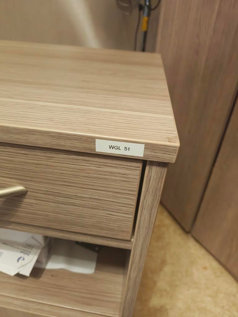 Ziekenhuis nachtkast, Ophalen