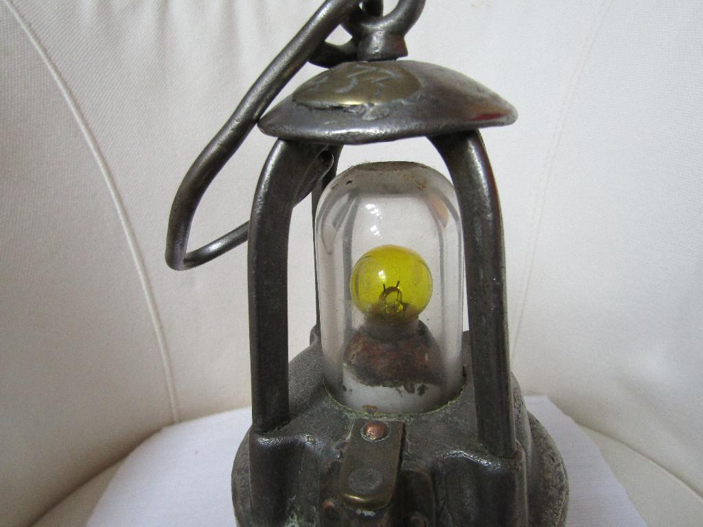 Véritable  lampe de mineur ogival, type Arras, Antiquités & Art, Enlèvement ou Envoi