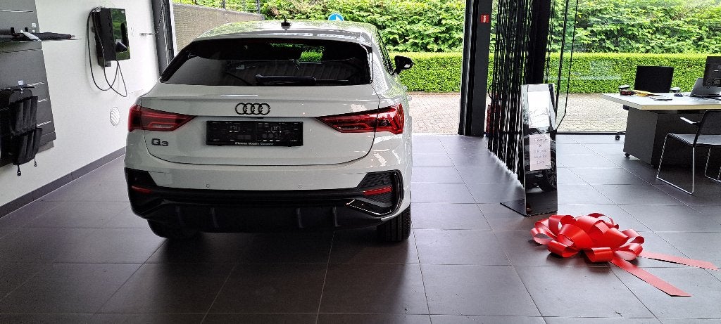 Audi q3 sportback 1.5 tfsi, Auto's, 1498 cc, 4 cilinders, Wit, 5 deurs