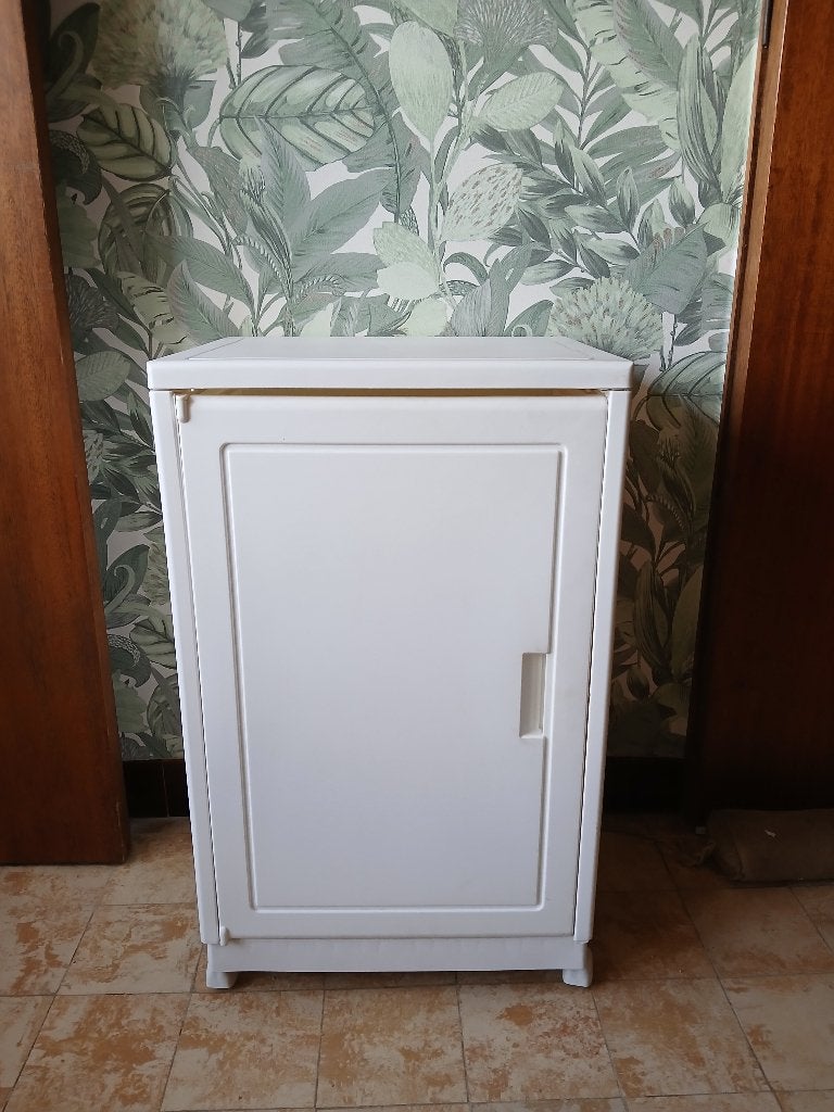 Petite armoire de salle de bain ou buanderie, Enlèvement
