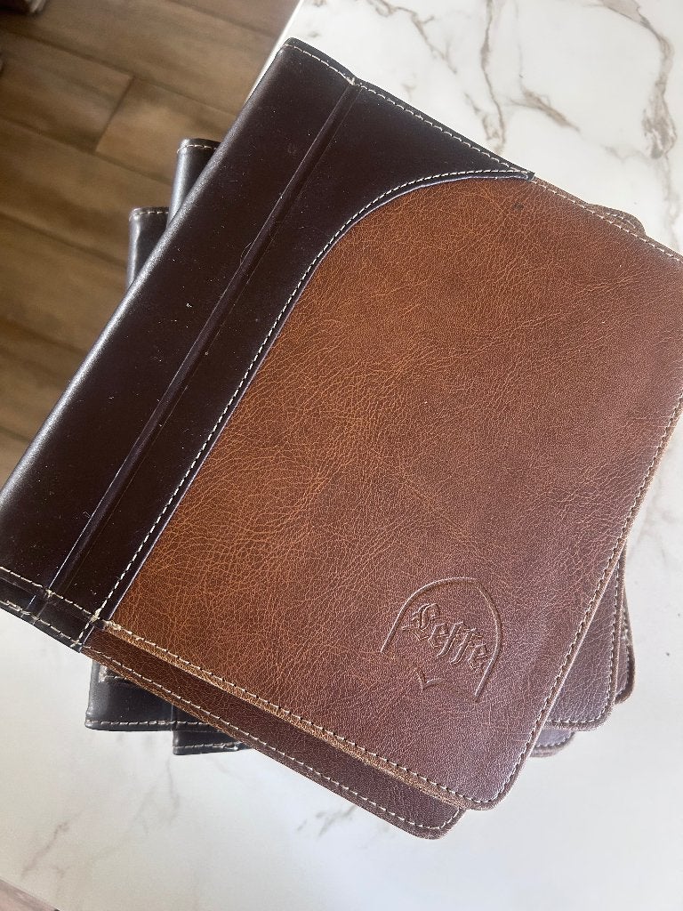 Lot de 10 porte menu en cuir , intérieur plastifié, Ophalen
