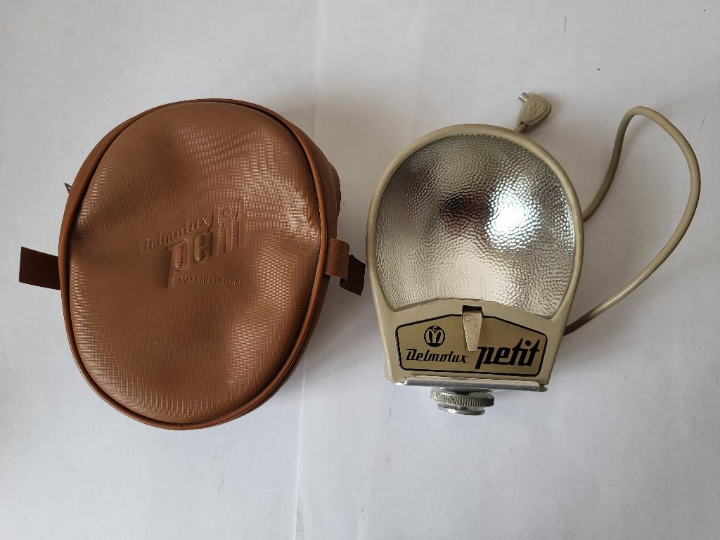 Flash Vintage Montanus Delmolux Petit + Étui - Années 50/60, Enlèvement ou Envoi, Flash