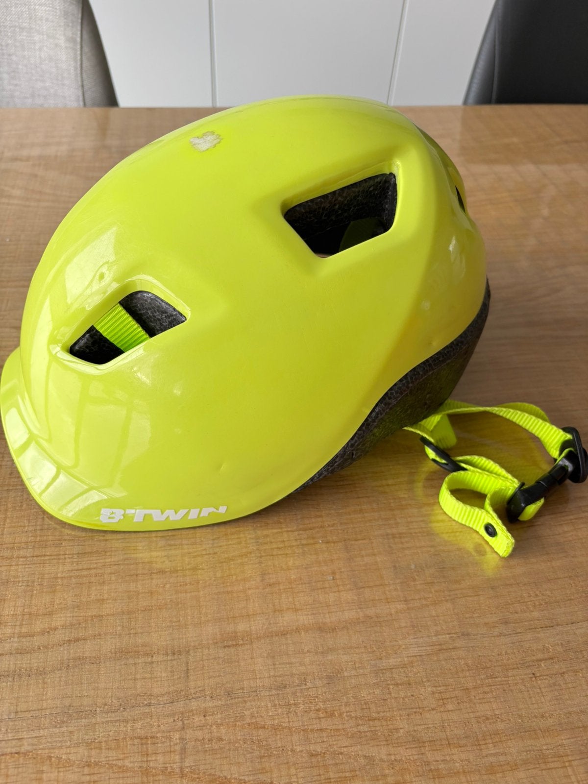 Fluogele fietshelm Btwin, Ophalen, Gebruikt