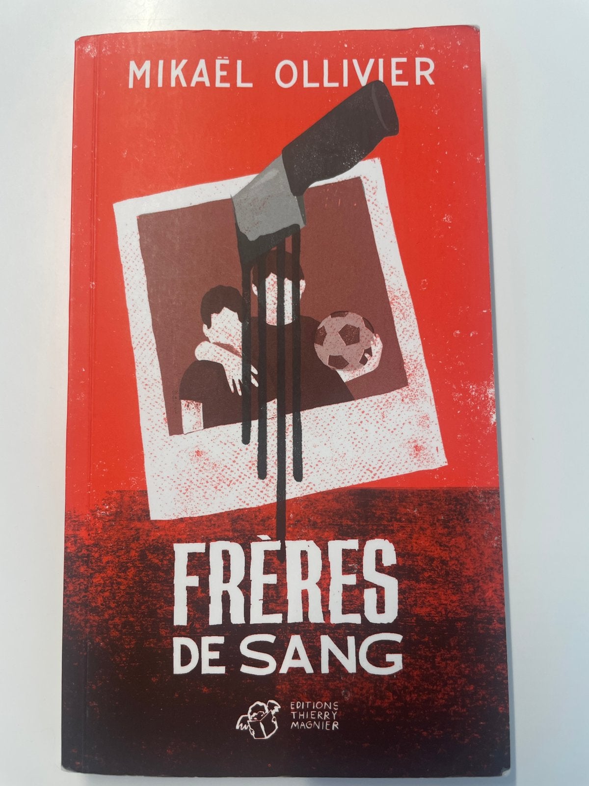 Boek : Frères de sang - Mikaël Ollivier, Boeken, Taal | Frans, Ophalen of Verzenden, Zo goed als nieuw