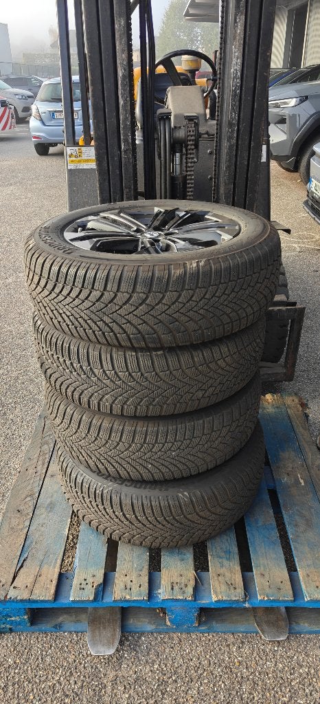 Roues de 18" Toyota d'origine et pneus d'hiver Bridgestone, Autos : Pièces & Accessoires, Pneus hiver, Véhicule de tourisme, 18 pouces
