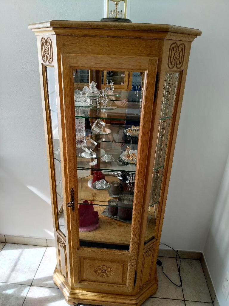 Vitrine met verlichting., Ophalen, Zo goed als nieuw, Eikenhout, Met deur(en)