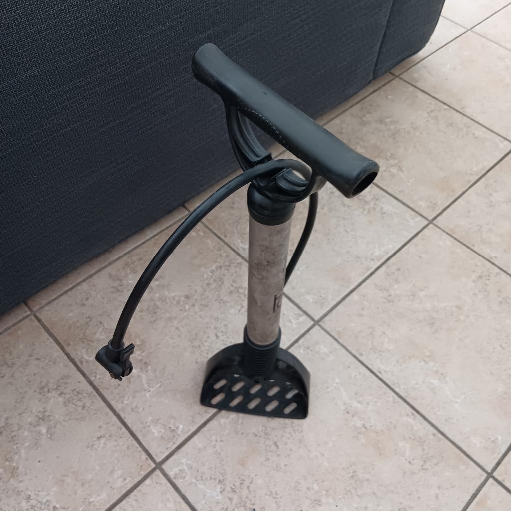 Fietspomp, Fietsen en Brommers, Ophalen