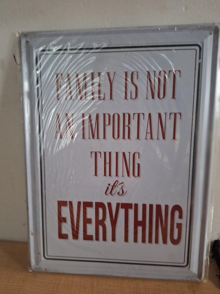 bord spreuk family is not important its everything, Tekstbord, Ophalen of Verzenden, Nieuw, Metaal