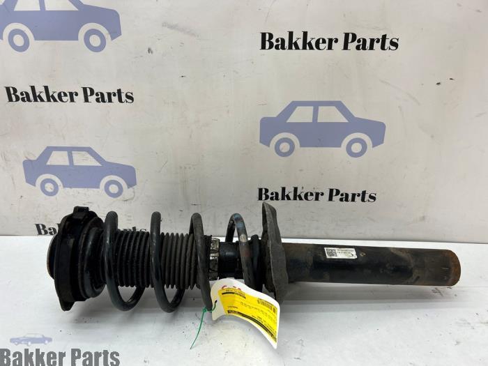 Barre amortisseur avant droit d'un Volkswagen Scirocco, -, Volkswagen, -, 3 mois de garantie