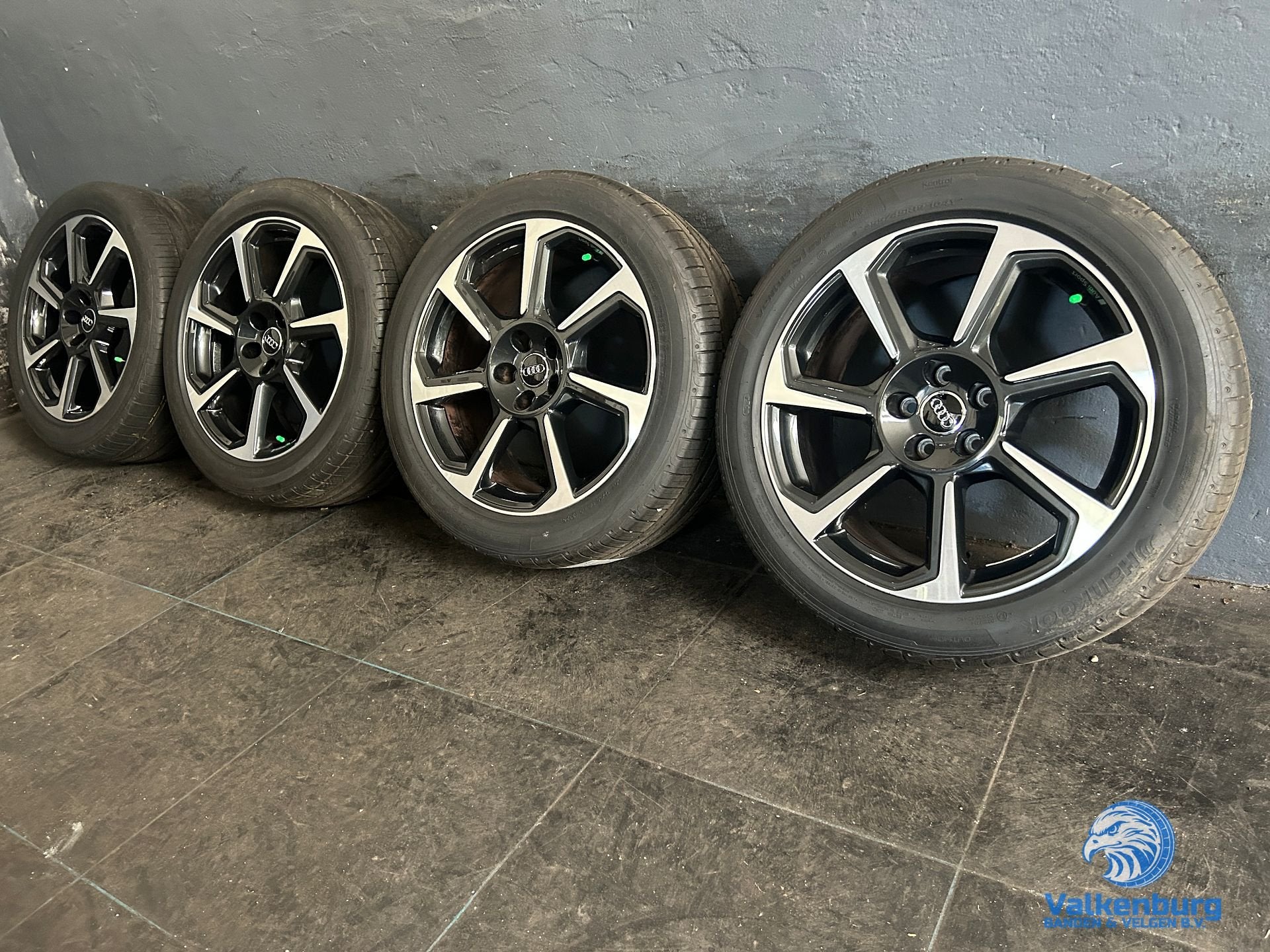 8mm! Originele Audi Q3 F3 83A 19 inch zwarte velgen 5x112 zo, Auto-onderdelen, Banden en Velgen, 19 inch, Gebruikt, 255 mm, -