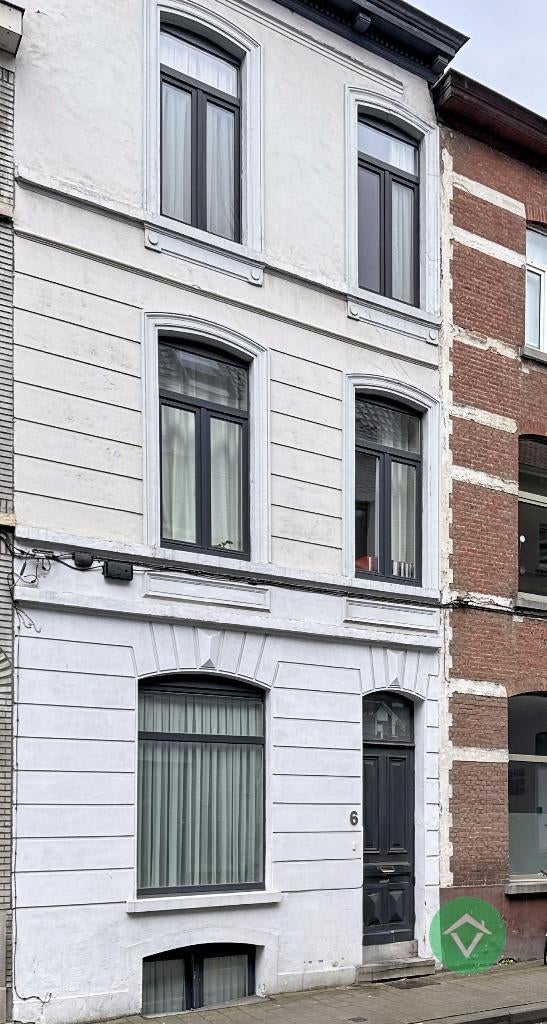 ENERGIEZUINIGE EN KARAKTERVOLLE WONING 4 SLAAPKAMERS TE GENT, 255 m², Gent, Tot 200 m², Tussenwoning