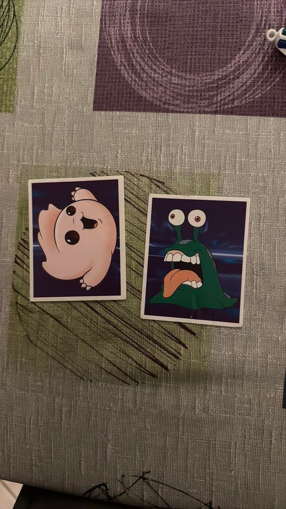 Twee stickers, Enlèvement ou Envoi, Comme neuf