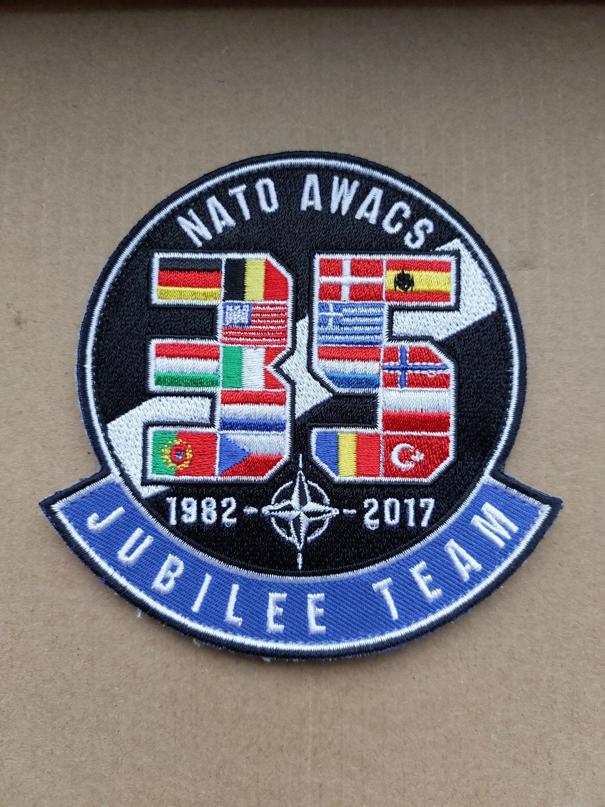 Patch 35e anniversaire de l'équipe AWACS de l'OTAN, Envoi, Armée de l'air, Emblème ou Badge