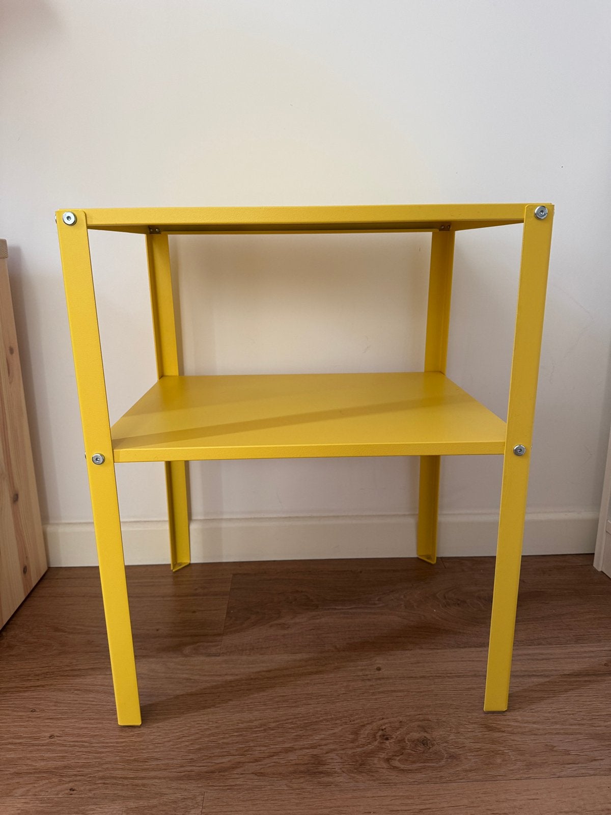 Table de chevet KNARREVIK Ikea jaune vif, Enlèvement, Comme neuf