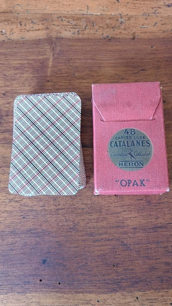 Ancien jeu de cartes , tarot catalanes, 48, marque Heron, Enlèvement