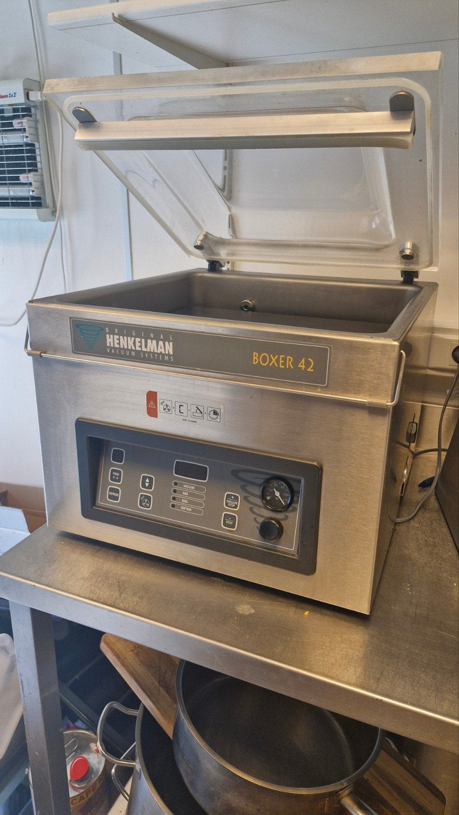 Vacuum machine henkelman, Ophalen