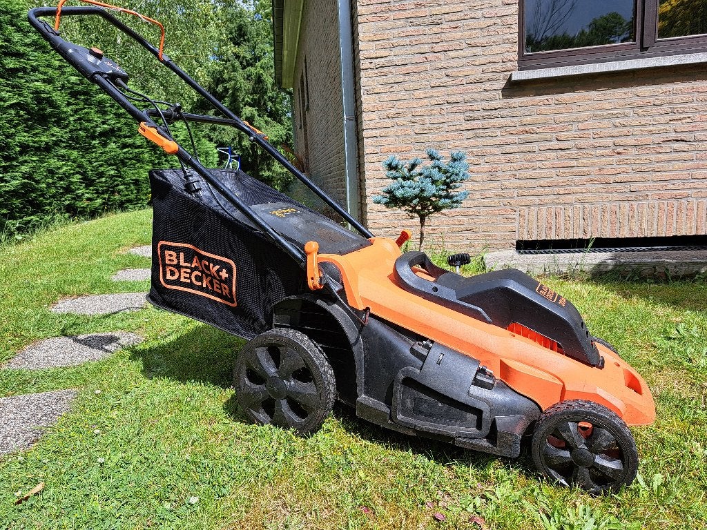 Black&Decker LM 2000 QS, Tuin en Terras, Ophalen, Cirkelmaaier, Gebruikt, Elektrische grasmaaier