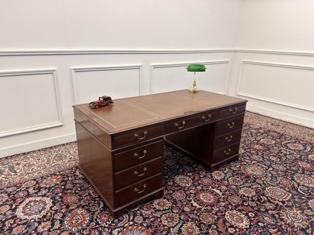 Bureau Chesterfield anglais classique, Antiquités & Art, Enlèvement