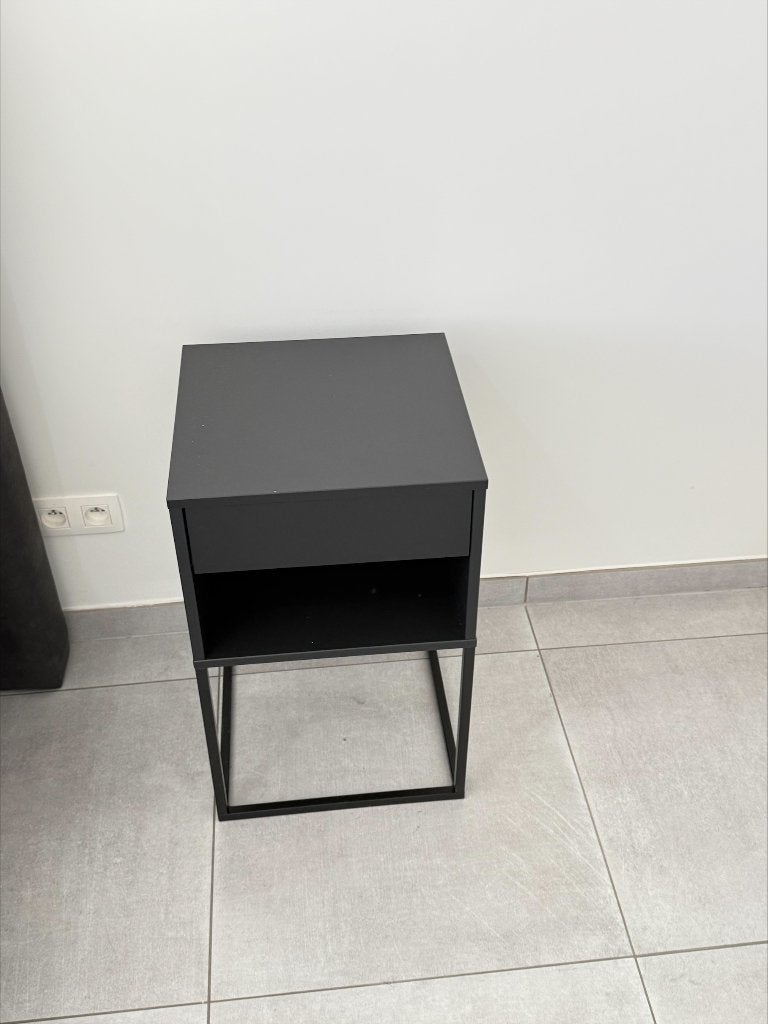 Nachtkastje Vikhammer Ikea, Huis en Inrichting, Ophalen, Minder dan 45 cm, Zo goed als nieuw, Minder dan 55 cm