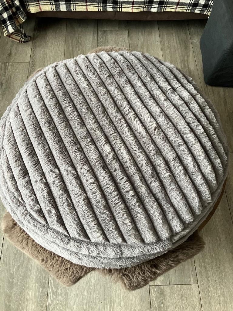 Nieuwe hondenmand / kussen, Animaux & Accessoires, Paniers pour chiens, Enlèvement, Neuf, Peluche