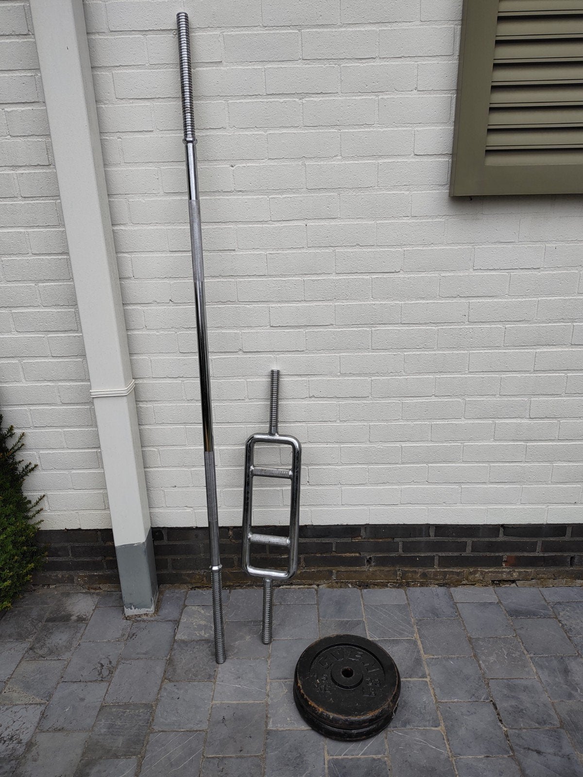 Gewichten 2 x 15kg SVEN met rechte bar en tricepbar, Sport en Fitness, Ophalen