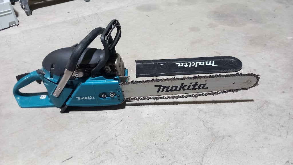 Makita kettingzaag., Makita., Tronçonneuse, 70 mm ou plus, Enlèvement