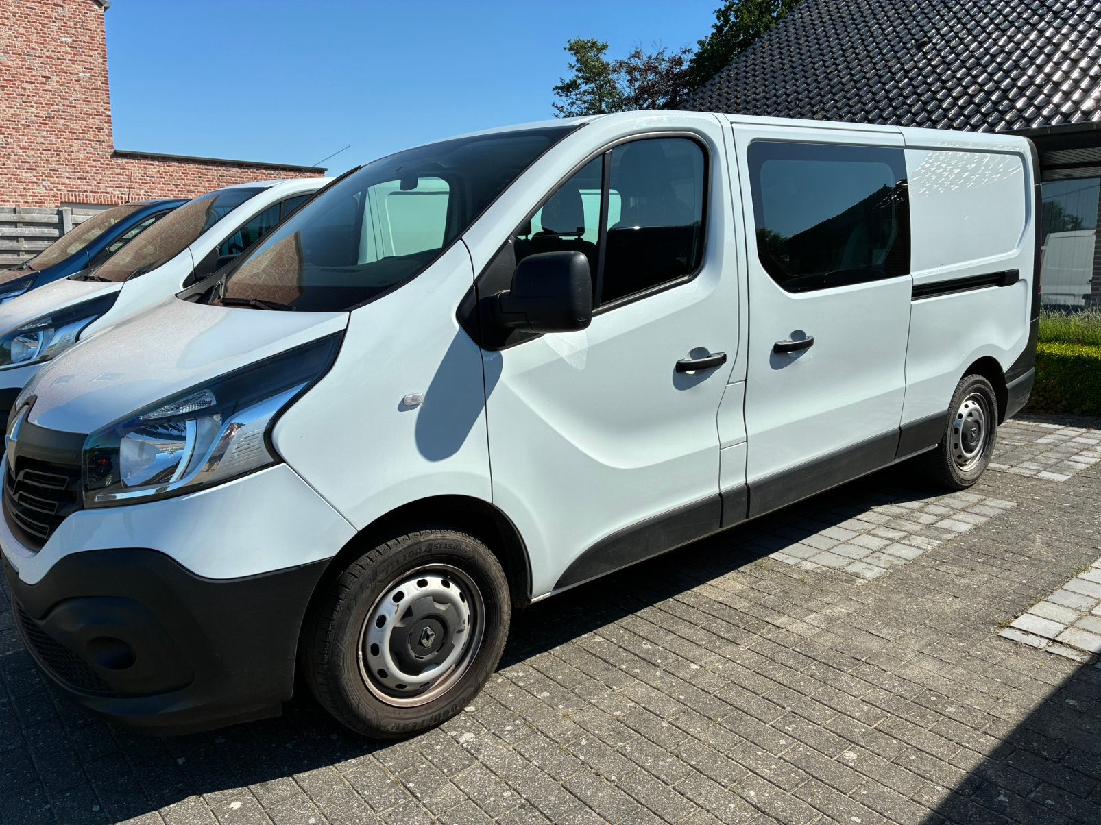 Renault Trafic L2H1  Dubbel Cabine Amper 27000 Km !!!, Voorwielaandrijving, Testrit aan huis, Stof, 4 cilinders
