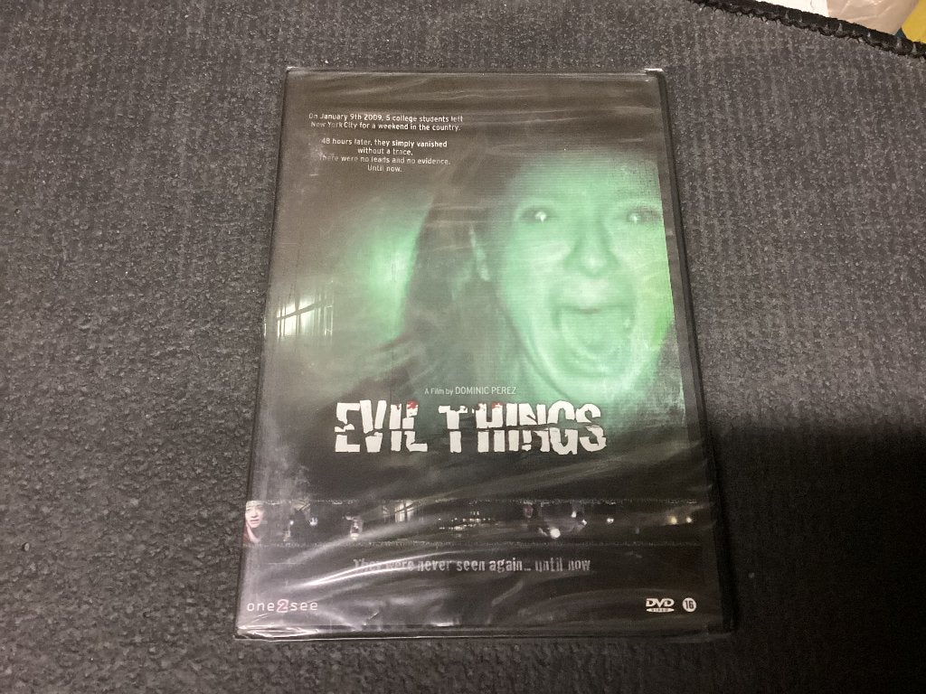 Evil Things, Vanaf 16 jaar, Ophalen of Verzenden, Engels, Nederlands