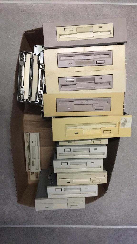 3.5" diskettes (720 KB, 1.44 MB & 120 MB) & stations, Computers en Software, Vintage Computers, Ophalen of Verzenden