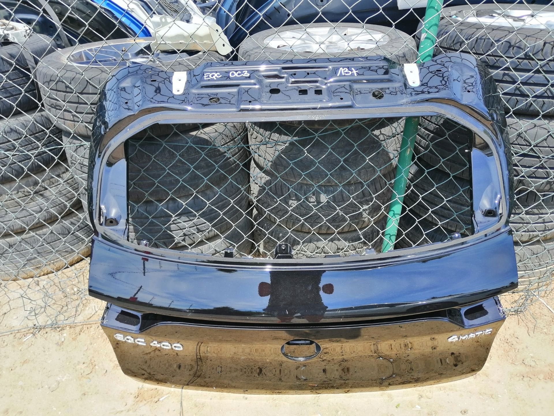 Mercedes EQC W293 Housse de protection W293, Autos : Pièces & Accessoires, Mercedes-Benz AG, Mercedes-Benz, Utilisé, Mercedesstrasse 120
70372  Stuttgart, DE
