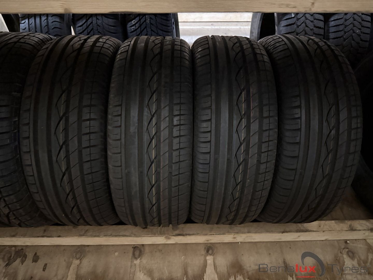 nieuw 215/60R15 94V Continental 215/60 R15 215/60/15 2156015, Autos : Pièces & Accessoires, Pneus & Jantes, Neuf, 15 pouces, 215 mm