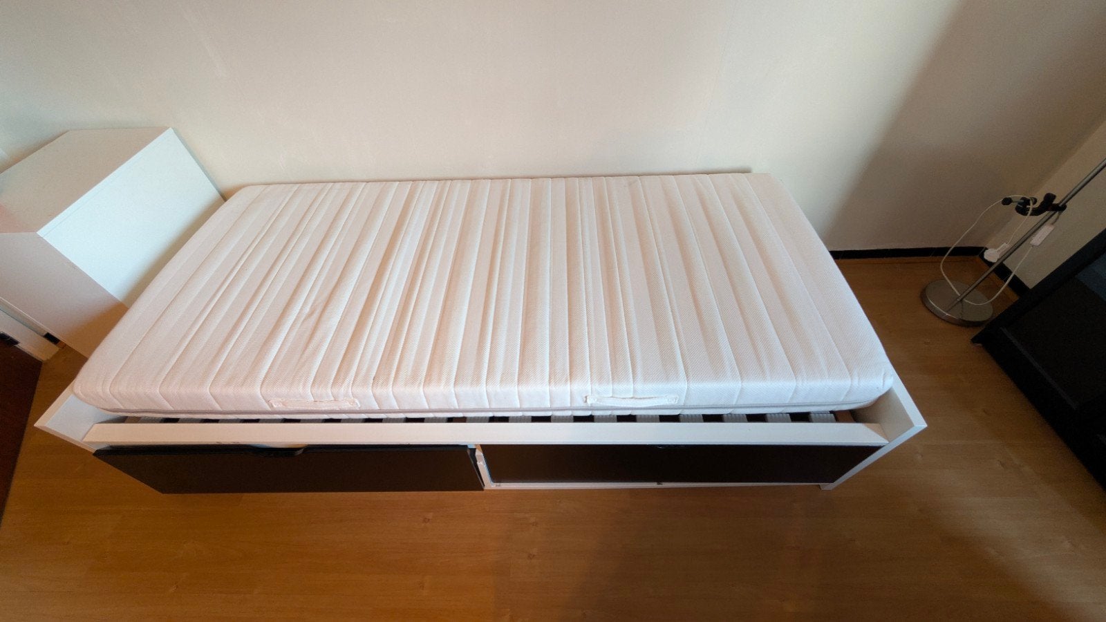 Lit pour enfant/Lit simple avec tiroirs de rangement + matel, Sommier à lattes, 70 à 85 cm, Enlèvement, 180 cm ou plus