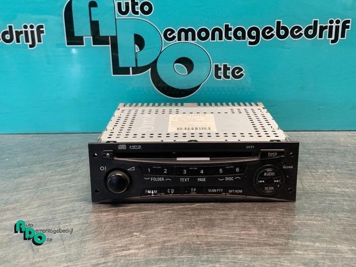 Radio CD Speler van een Mitsubishi Grandis (Grandis 04-), Gebruikt, -, -, Ophalen of Verzenden
