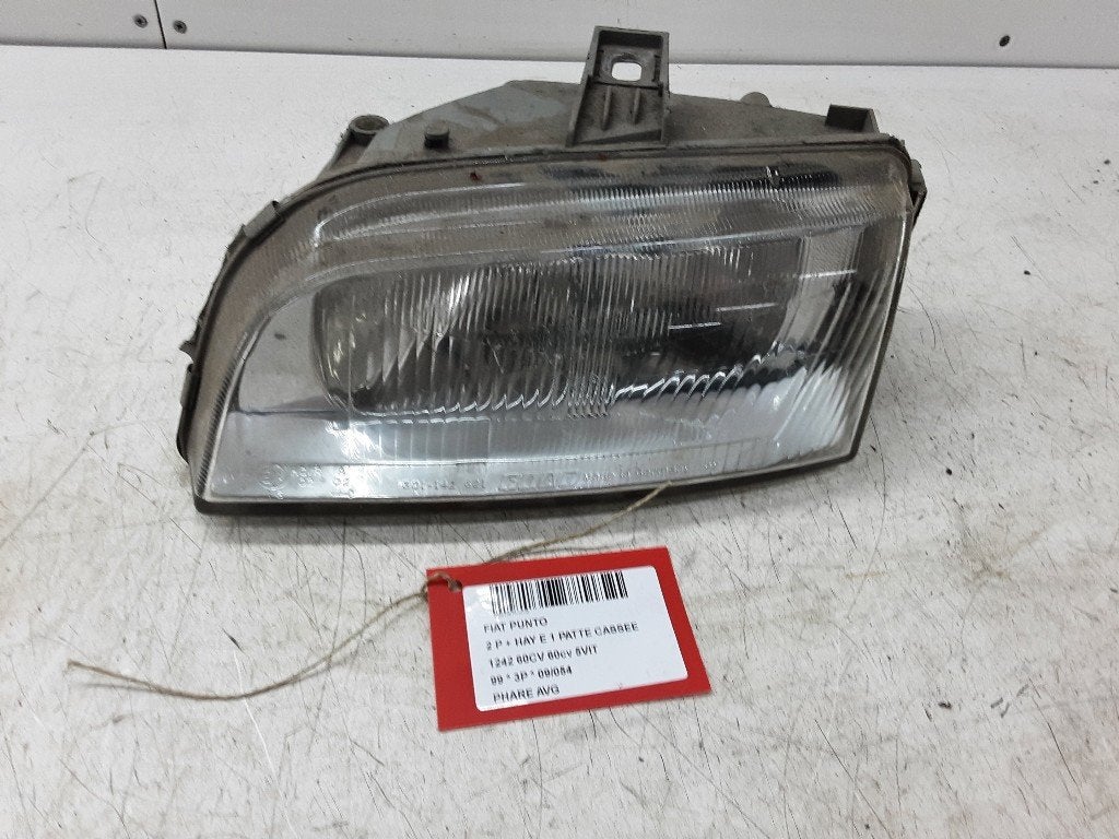 PHARE / OPTIQUE AVANT GAUCHE Fiat Punto I (176), Mevr. I. Hauben, Utilisé, Fiat, Rue de l'Espoir 34 34
4030  GRIVEGNÉE, BE