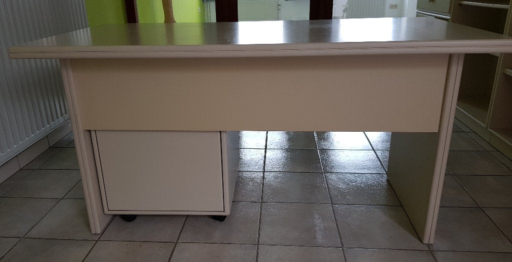 1.	Bureau van Hülsta, Huis en Inrichting, Bureaus, Gebruikt, Overige typen, Overige merken, Modern, Beige, Met lades, Met wielen