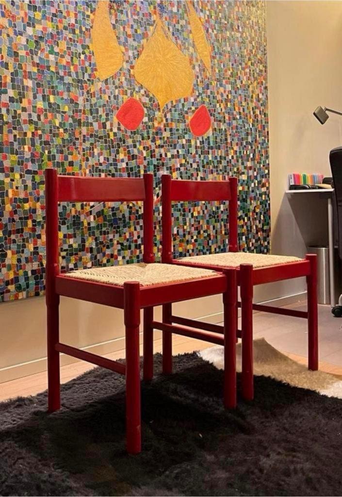 Vintage rode lak stoelen met rotan zitting, 1970s, Huis en Inrichting, Ophalen, Zo goed als nieuw