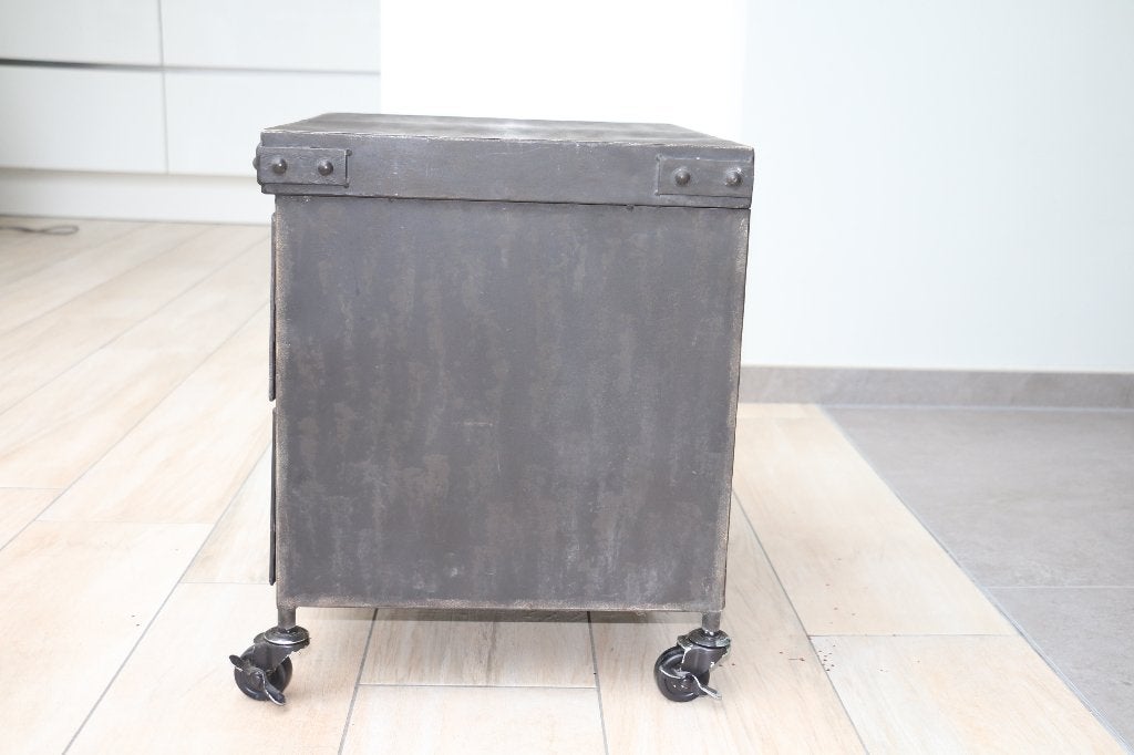 metalen kastje met twee schuiven, Ophalen, 1 of 2 laden, Vintage, 50 tot 100 cm