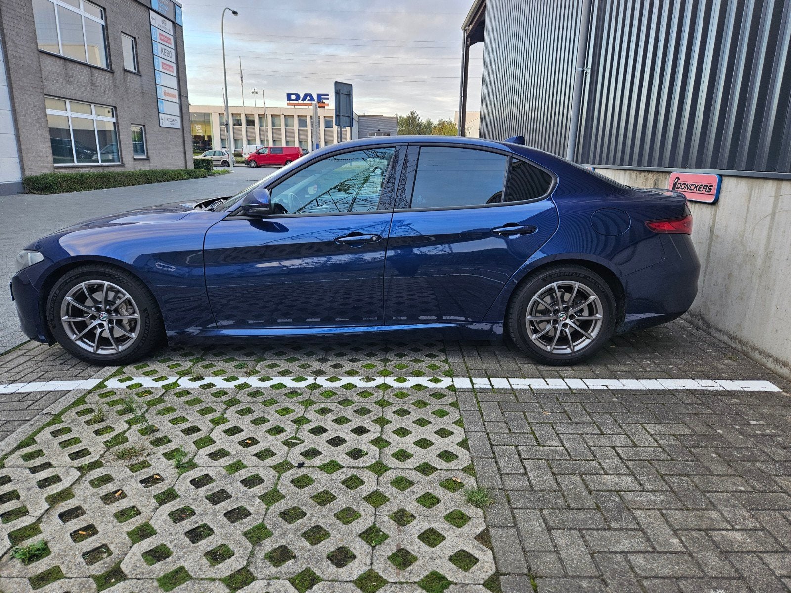 alfa romeo giulia 2.2jtd super, Auto's, Automaat, Achterwielaandrijving, Blauw, Leder